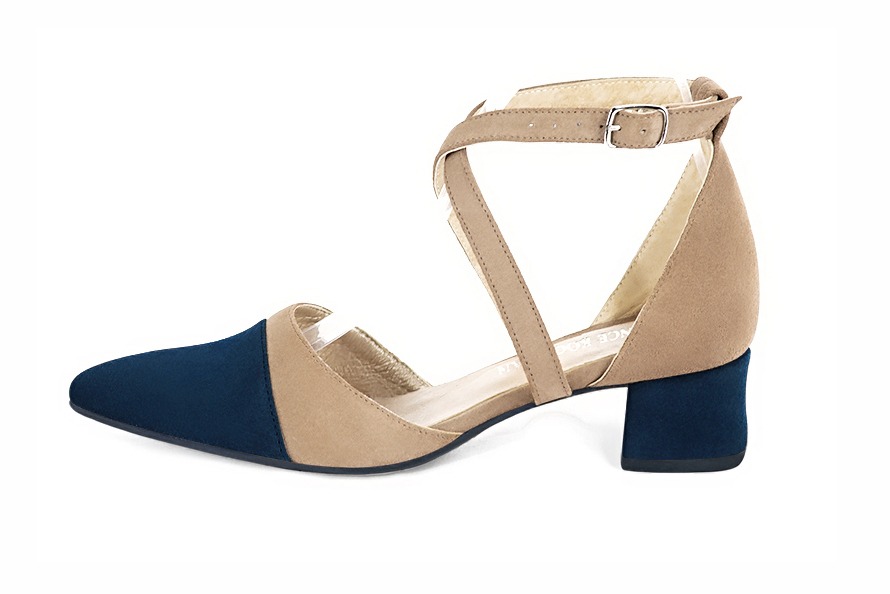 Navy blue and tan beige women's open side shoes, with crossed straps. Tapered toe. Low flare heels. Profile view - Florence KOOIJMAN